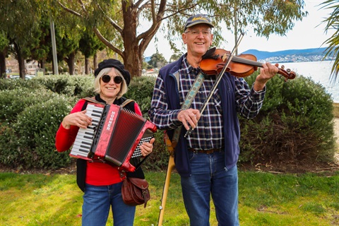 Trish Williams and John Tomlin of Fiddle and Squeeze