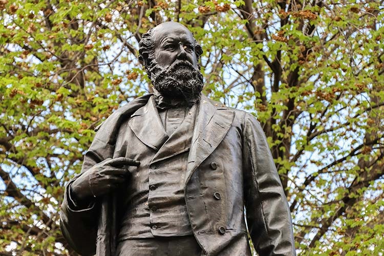 Statue of William Crowther in Franklin Square