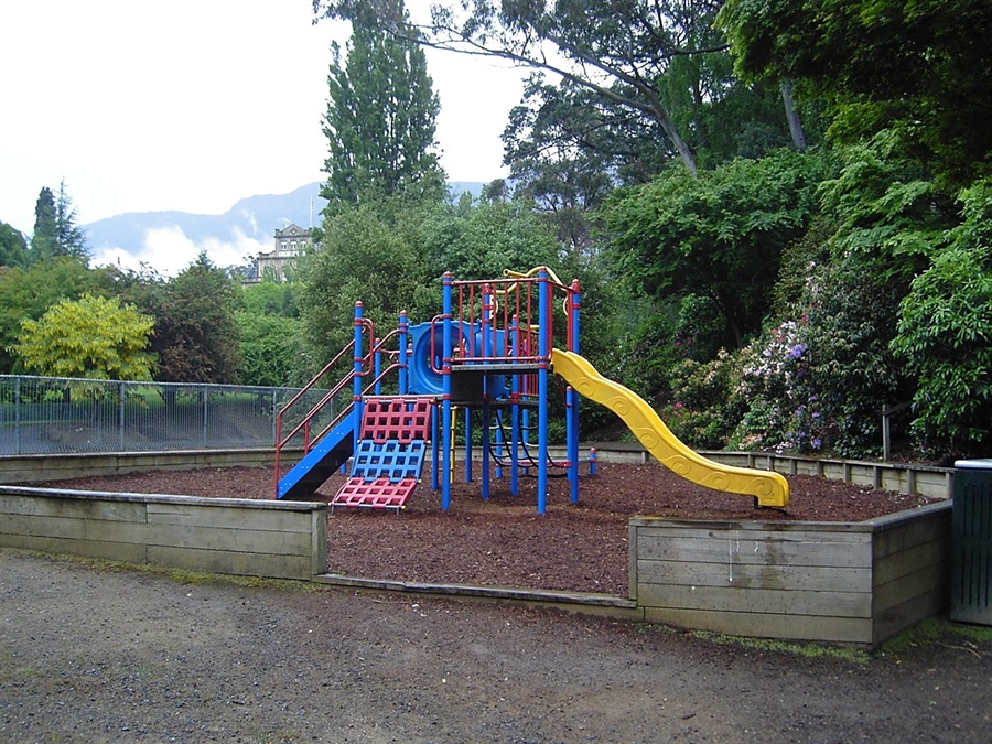Playground Cascade Gardens