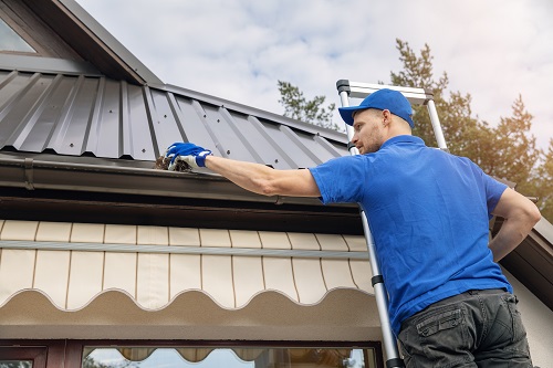 Clearing gutters