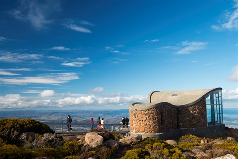 Pinnacle shelter on kunanyi / Mount Wellington