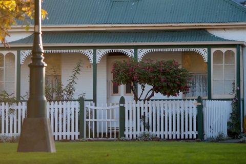 building-diff-angle-sean-fennessey-2010-750X500.jpg