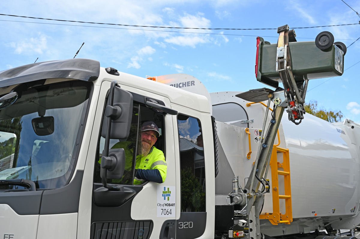 Collecting-the-bins---South-Hobart---JS1_4651.jpg