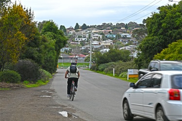 Queens-Walk-Footpath-project-site-cyclist-JSS_0613.jpg