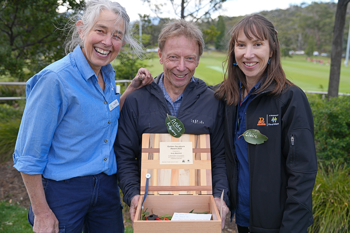 Andy Wakefield receives his Golden Secateurs award.