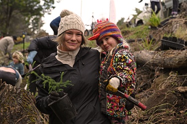 Mum Rosie with her daughter, Ellira