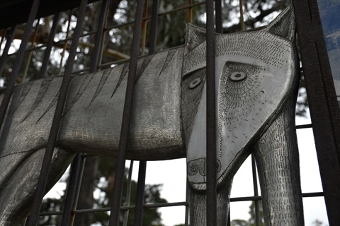 Beaumaris-Zoo-Tasmanian-tiger-at-the-gates-Credit-John-Sampson.jpg