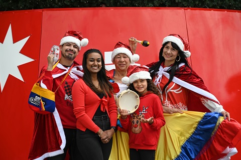 Christmas-carols-by-the-tree-JS1_1310.jpg