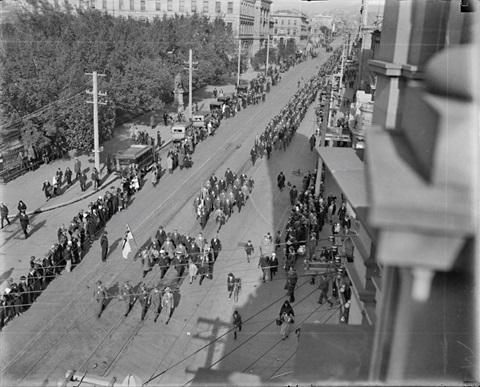 1930s Anzac Day Parade Macquarie Street - NS4023-1-75.jpg