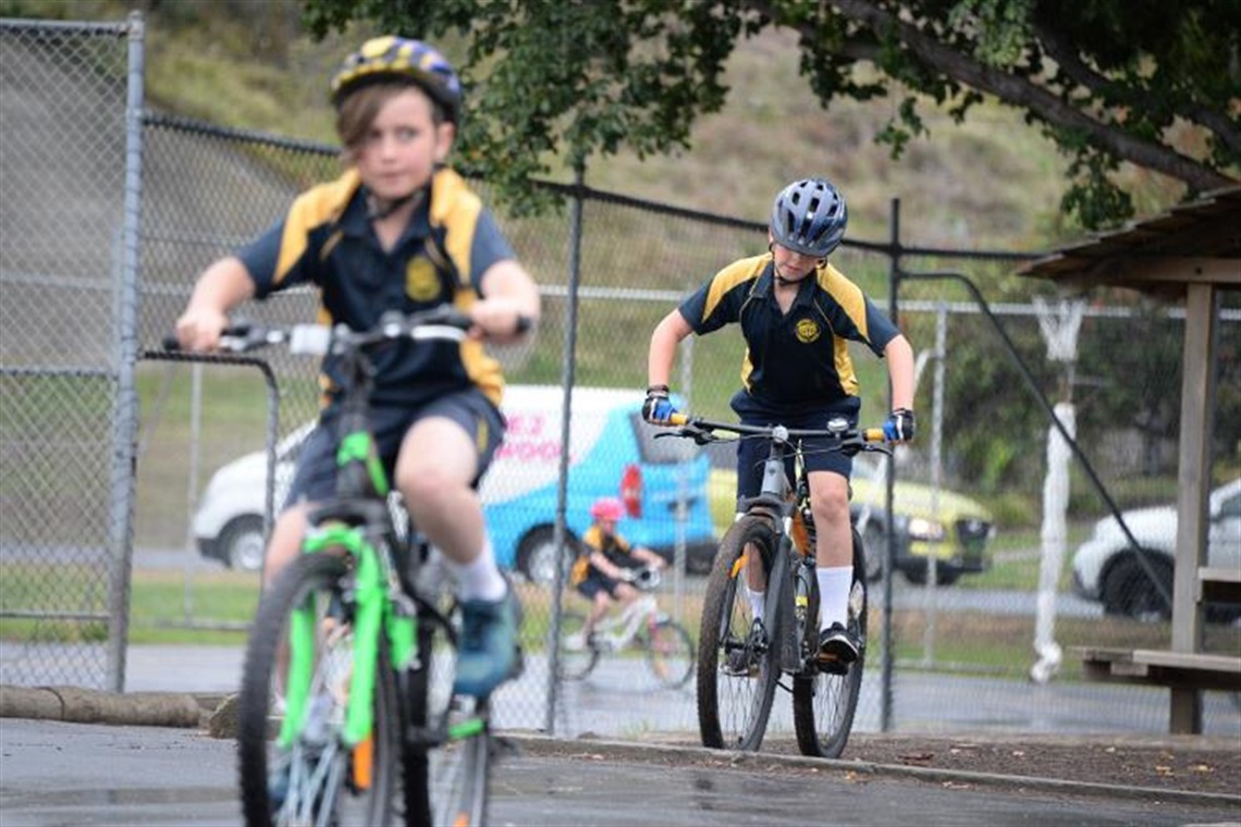 two-riders-back-in-focus.jpg
