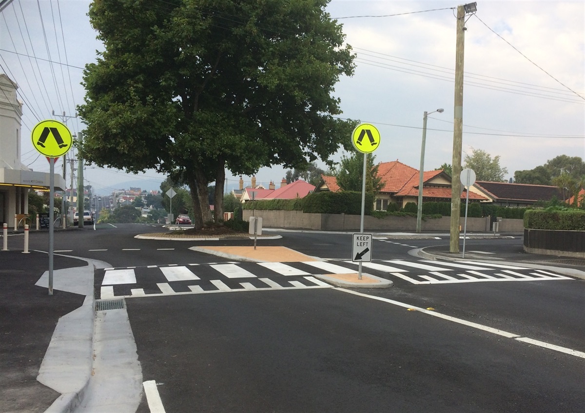 WC-2 L - Pedestrian Crossing left of traffic – Western Safety Sign