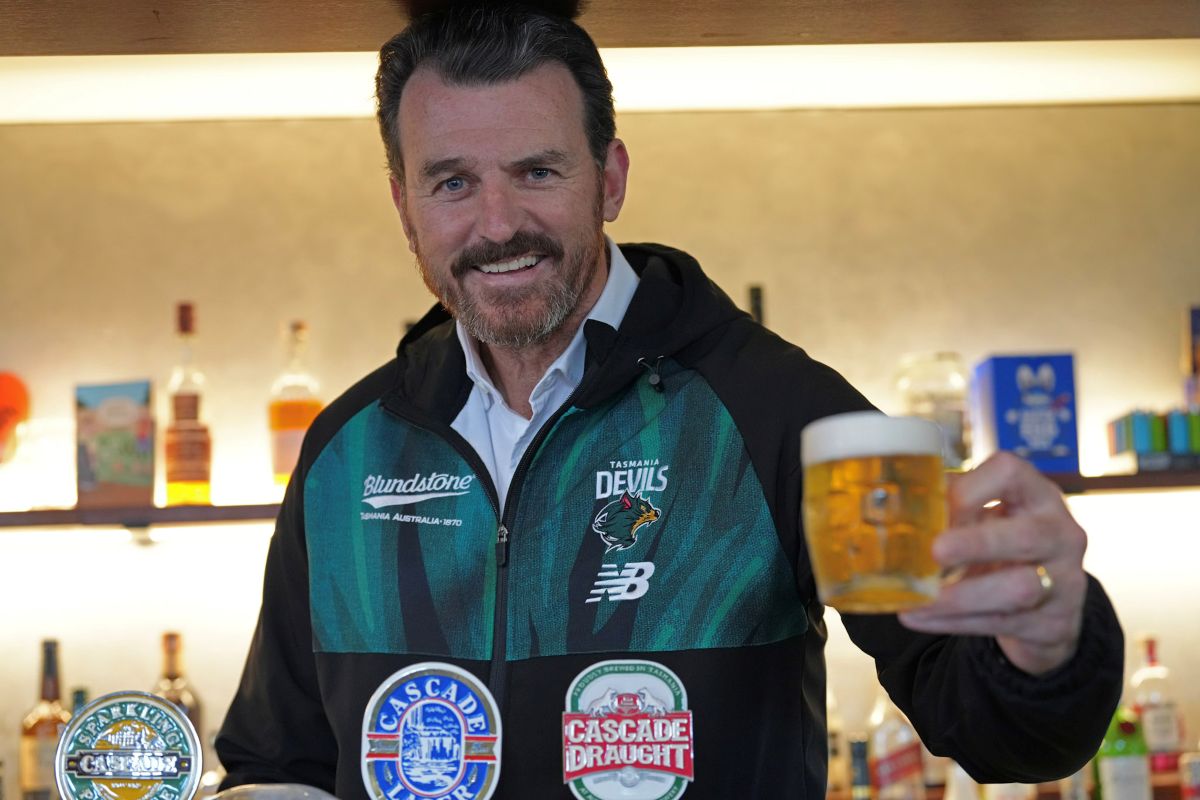 Queens-Heads-Hotel-Brendan-Gale-JS9147 (socials).jpg