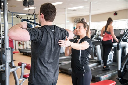 Personal Trainer assisting customer
